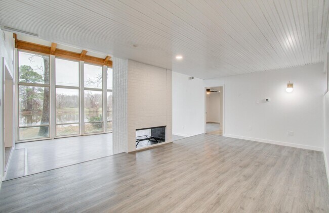 Foto del edificio - 417 Brook Hollow Dr