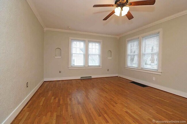 Foto del edificio - Available THIS SUMMER-Spacious Home Close to Campus