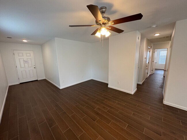 Foto del edificio - Charming home located in a quiet neighborh...