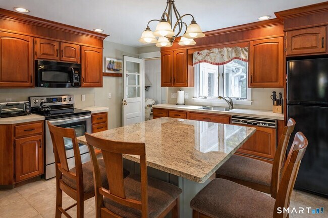 Foto del edificio - 123 Interlaken Rd