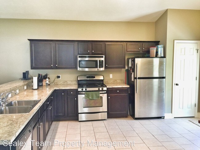 Building Photo - 1330 Tuscaloosa Ter