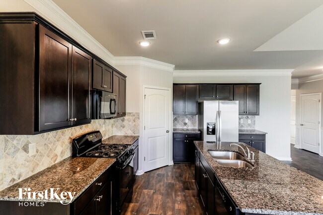Building Photo - 304 Township Ln