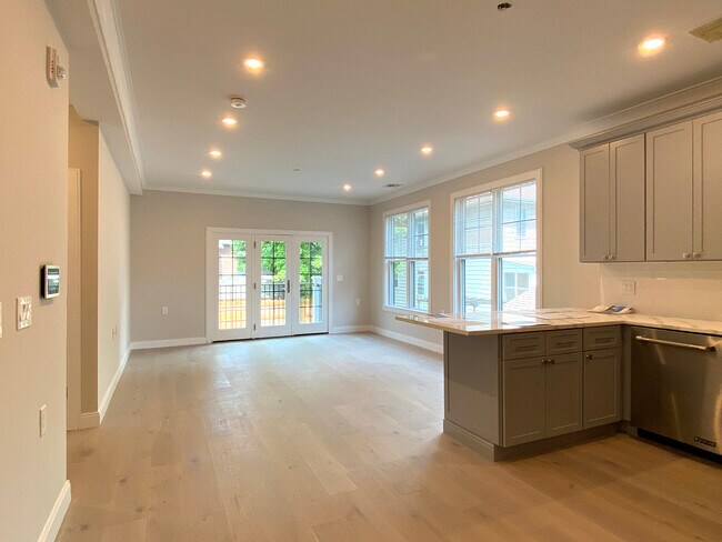 Foto del edificio - 32 Cummins Hwy