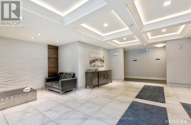 Building Photo - 620 Sauve St