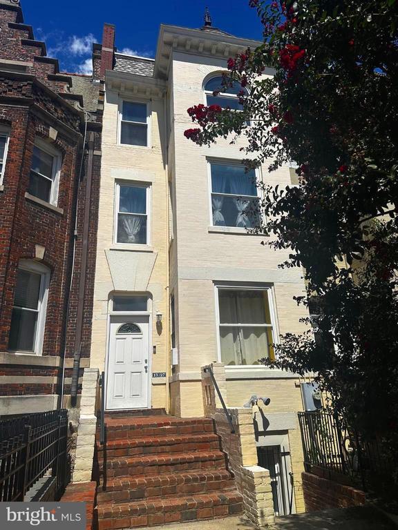 Foto principal - 1327 Harvard St NW
