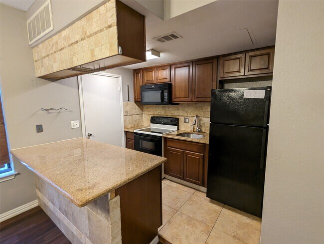 Foto del edificio - 601 Nelray Blvd