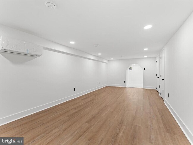 Foto del edificio - 4927 Catharine St