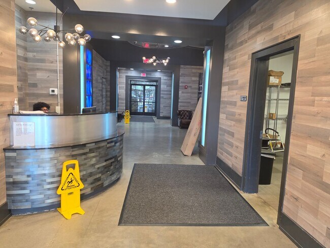Foto del edificio - Be the first to occupy this renovated 2-bedroom & 2 full bathrooms condominium with lots of ameni...