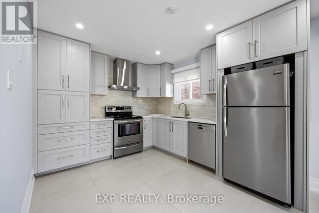 Building Photo - 126 Largo Crescent