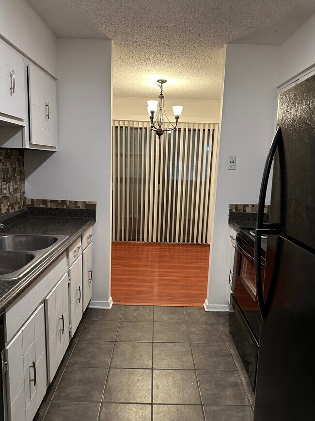 Building Photo - 5653 Encino Cv