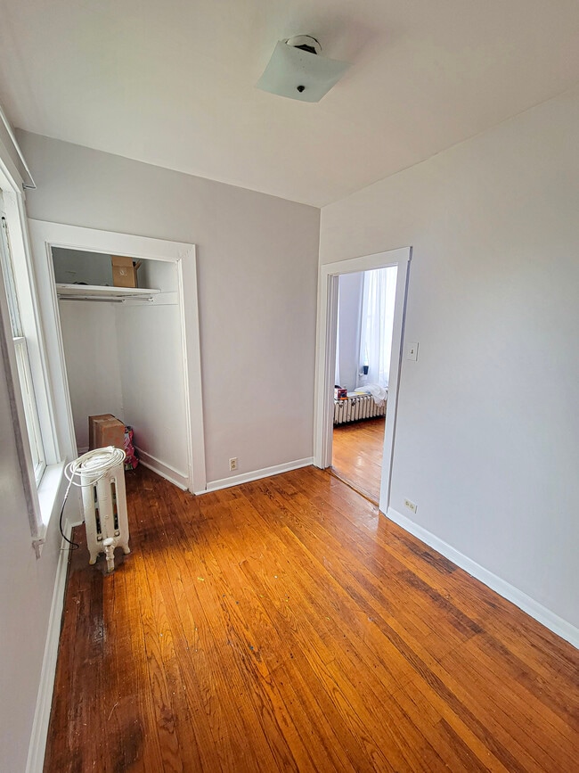 Building Photo - 3240 S Hoyne Ave