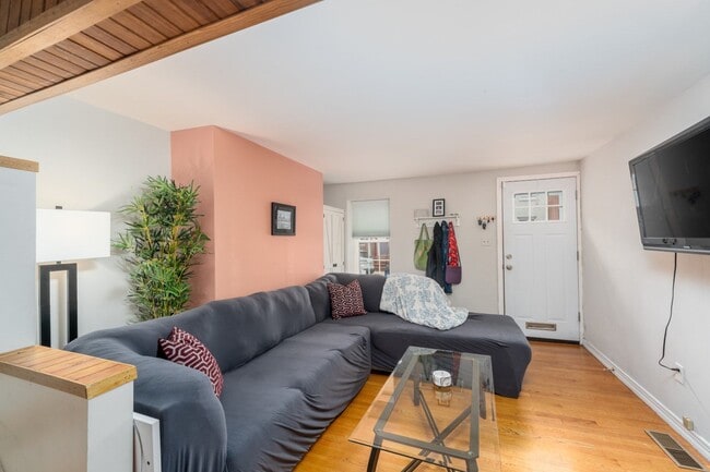 Building Photo - 1516 William St