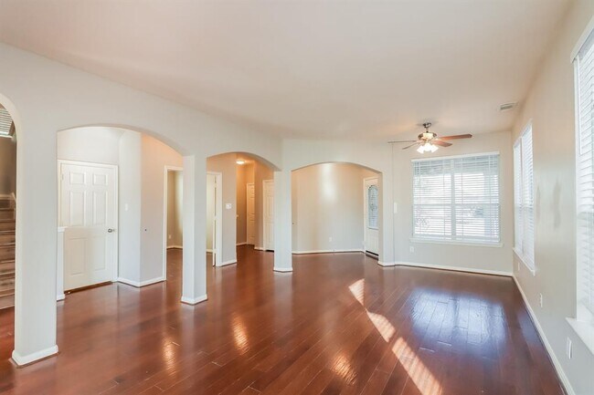 Foto del edificio - 26123 Hebron Ln