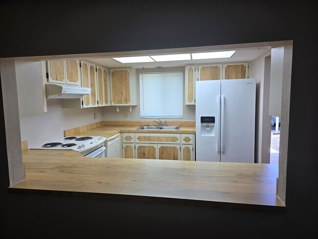 Building Photo - First Floor Condo in Sherwood off Beach Pa...