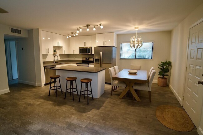 Foto del edificio - 2369 Oak Park Way
