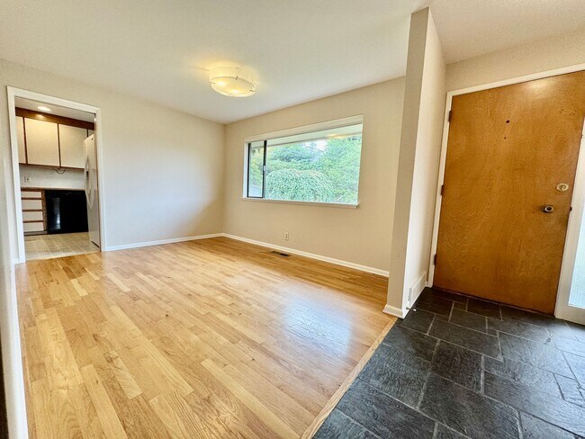Foto del edificio - Large Mid-Century Home in Magnolia! AVAILABLE 6/1/2026!