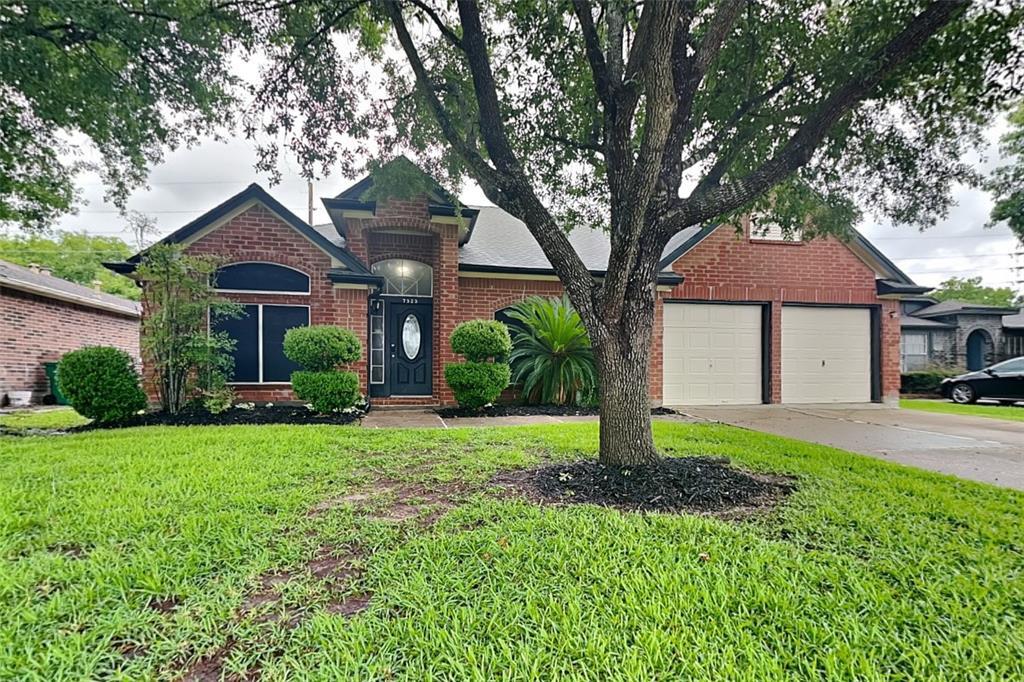 Foto principal - 7323 Red River Dr