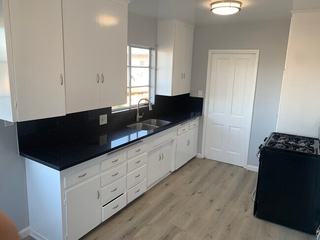 Building Photo - 2711 S Fremont Ave