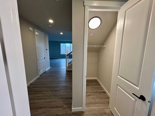 Foto del edificio - Stunning BRAND NEW 3 bed 2.5 bath home in ...