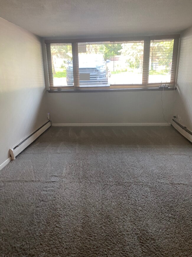 Building Photo - 4010 15th Ave S