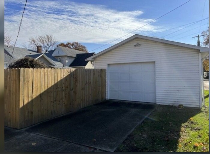 Building Photo - 3 Bedroom 1 Bath Home Near Collett Park