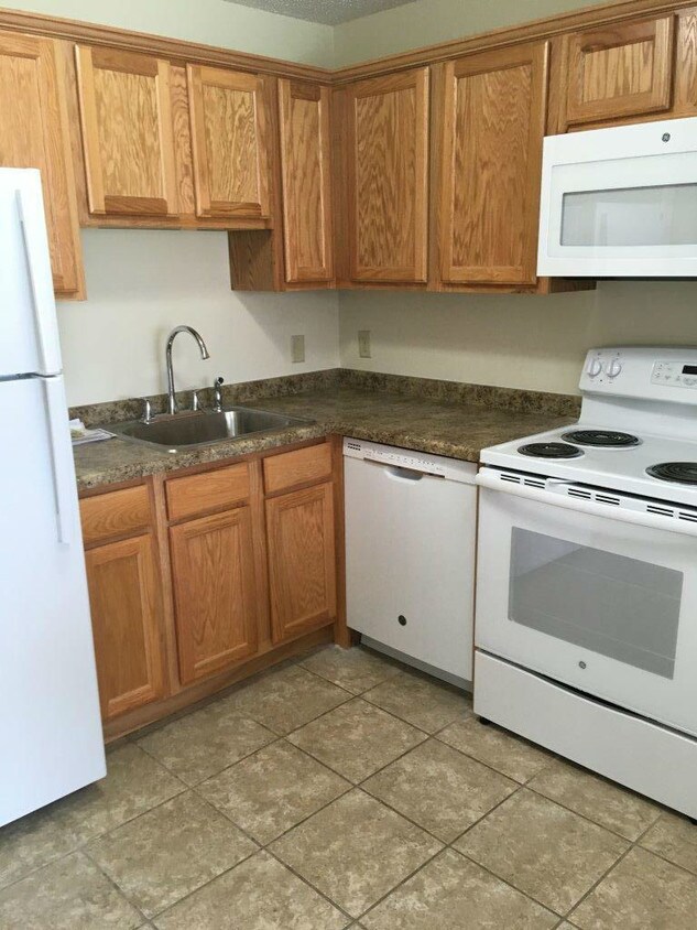 Foto principal - 12751 Greenwood Dr