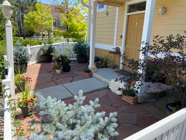 Building Photo - 2059 Grays Peak Dr