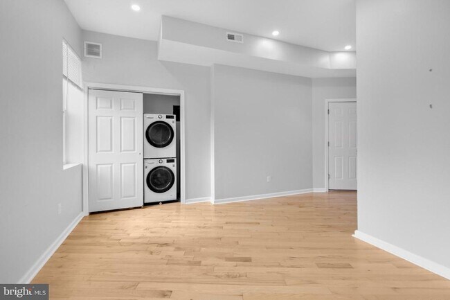 Building Photo - 2602 Frankford Ave