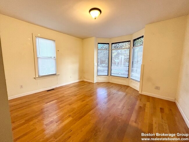 Building Photo - 1568 Tremont St
