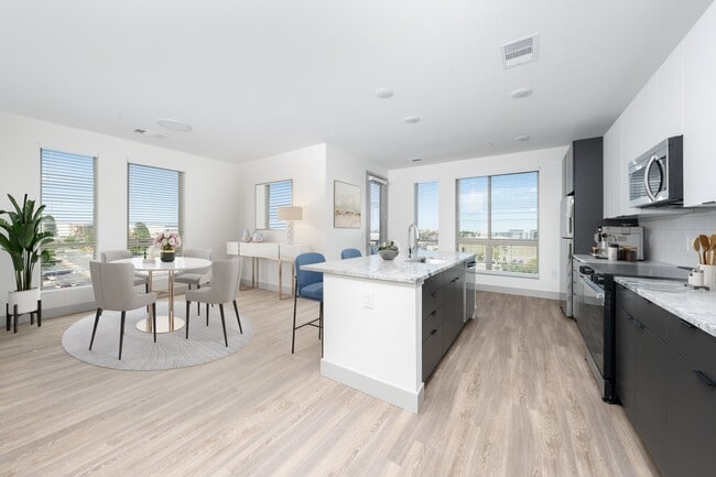 Building Photo - Legacy Metro 525