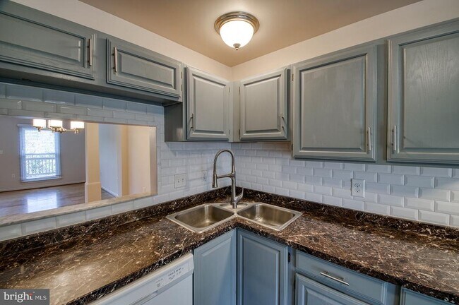 Foto del edificio - 6616 Beach Dr