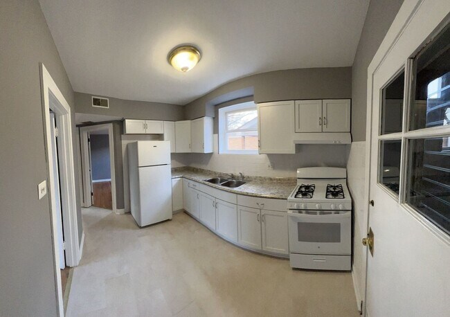 Building Photo - 8635 Trumbull Ave