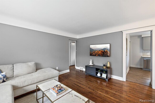 Building Photo - 2842 Oakshire Ave