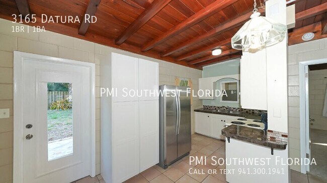 Foto del edificio - 3165 Datura Rd