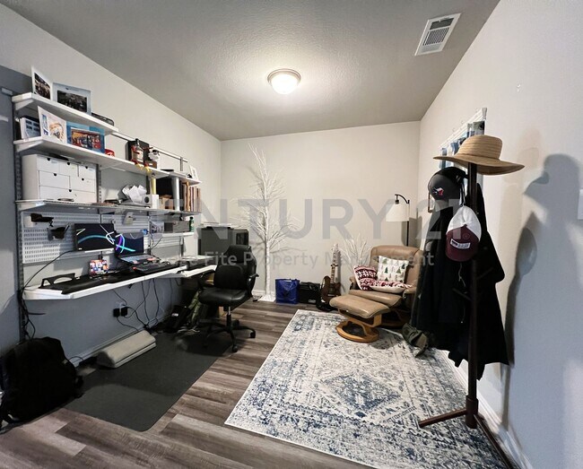 Building Photo - Spacious 2-Story 3/2.5/2 in Fort Worth For...