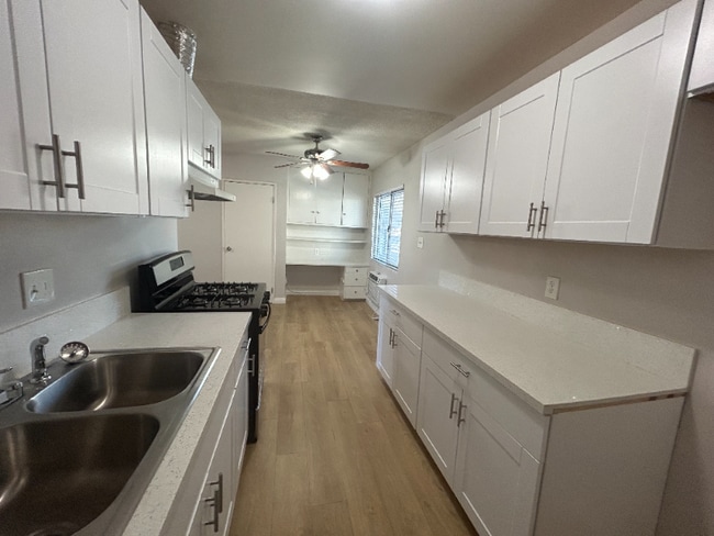 Building Photo - 409 N Los Robles Ave