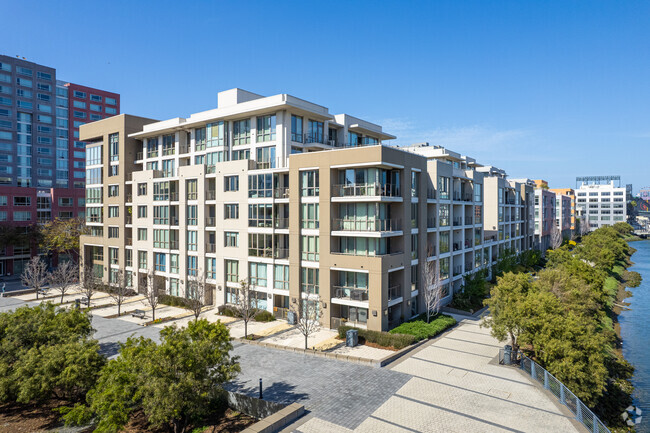 Alt. Exterior - 255 Berry St
