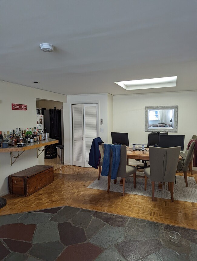 Foto del edificio - 127 Bay State Rd