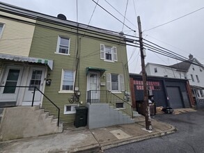 Building Photo - 808 E Morton St