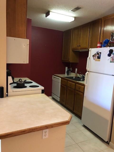 Building Photo - 21 N Cedar Lake Dr W