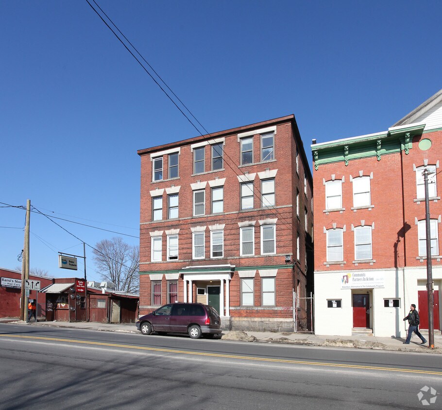 417 E Main St, Waterbury, CT 06702 Apartments in Waterbury, CT