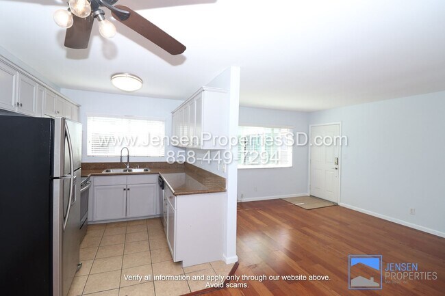 Building Photo - 1 Bed, 1 Bath Condo w/ Gated Parking, Comm...
