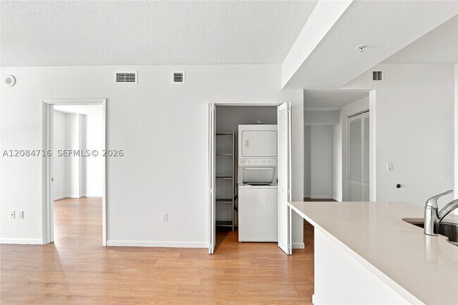Foto del edificio - 333 NE 24th St