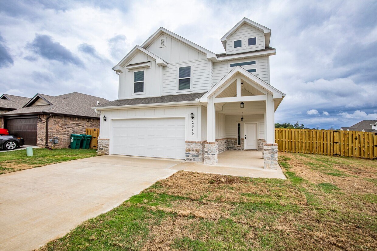 Foto principal - ***2010 Periwinkle Place***