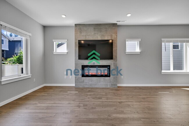 Foto del edificio - Spacious 4-Bedroom Retreat with 3.5 Baths in Beautiful Bothell – Your Ideal Home Awaits!