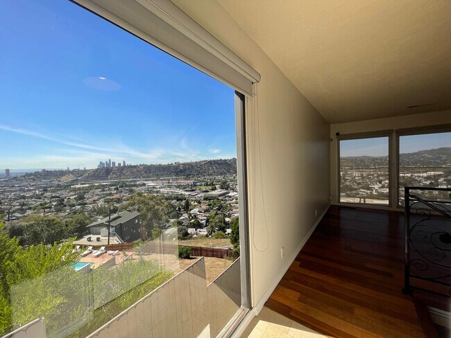 Foto del edificio - Gorgeous 5 Bed House - Amazing View!