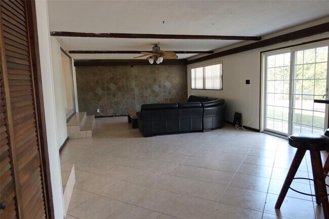 Foto del edificio - 3713 Benson Ave N