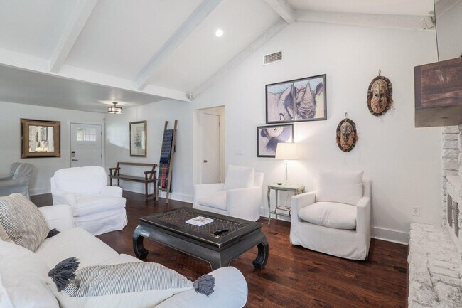 Foto del edificio - 7107 Scenic Brook Dr