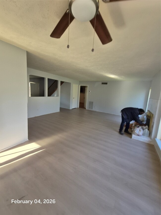 Building Photo - 2923 Edgewood Dr