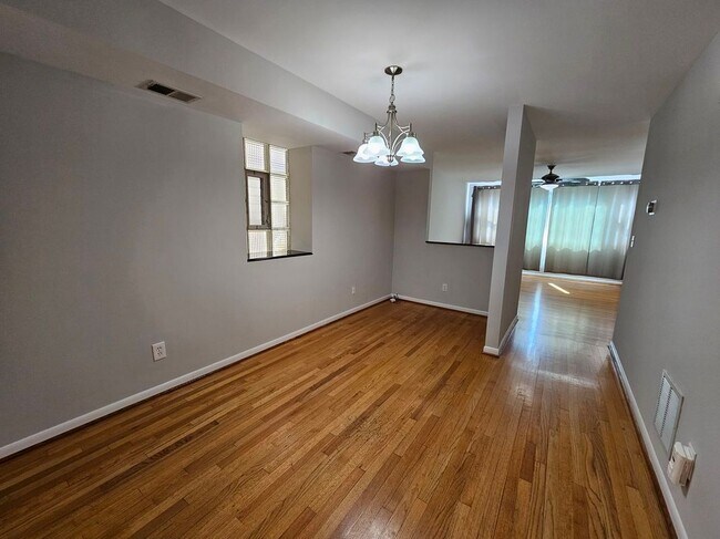 Foto del edificio - 1140 W Barry Ave